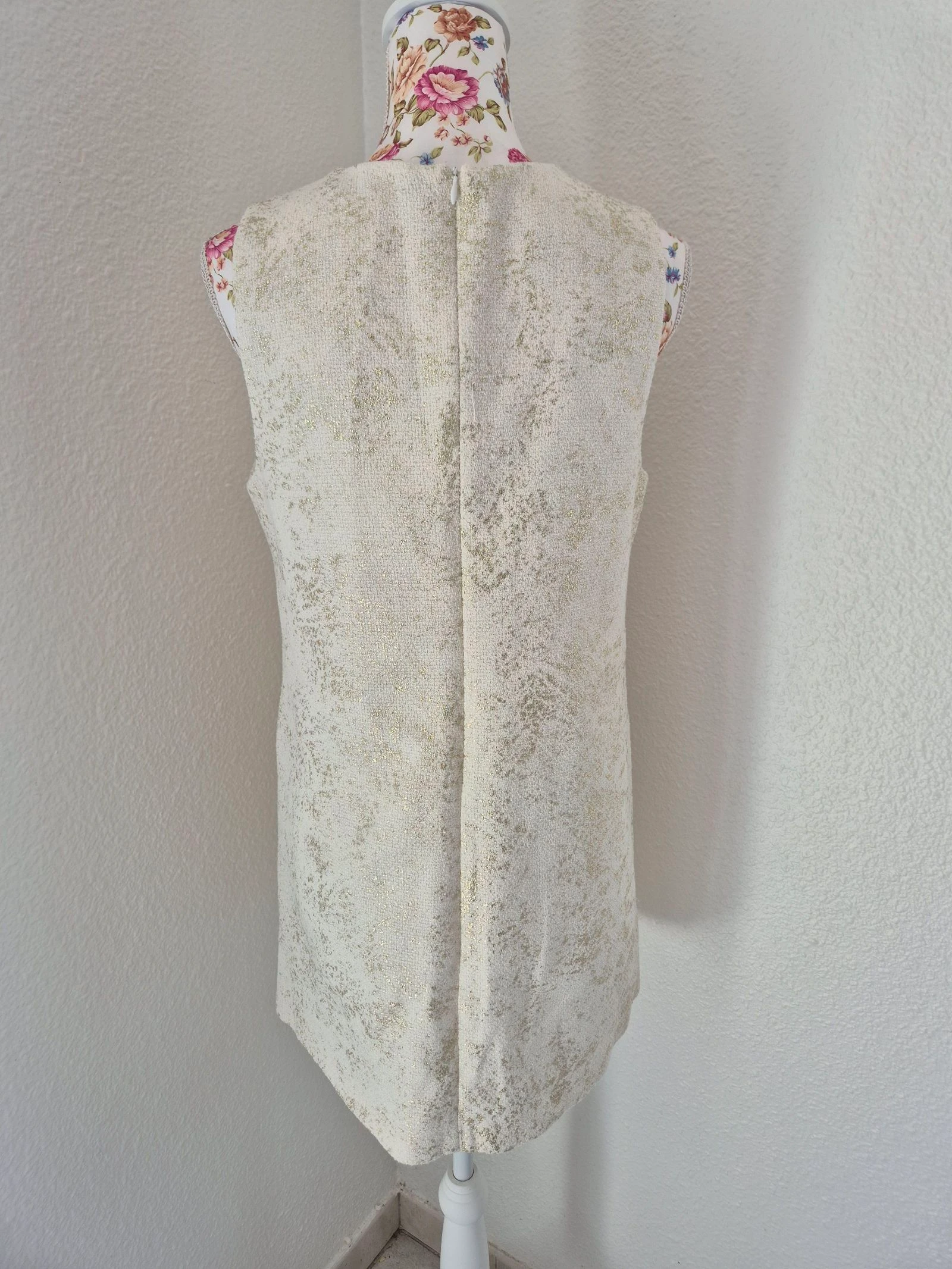 Vestido reto Zara M 38 tweed cru e dourado sem mangas chique elegante noite cerimônia – photo 5